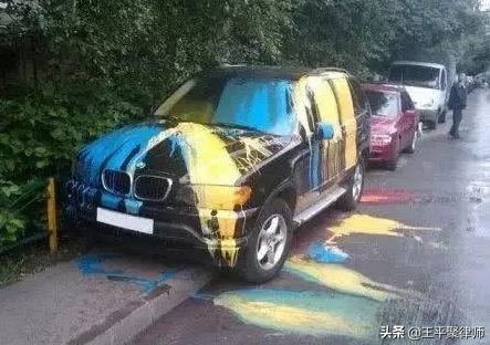 停車場內撞開堵路寶馬車被判10個月刑罰是否合理？
